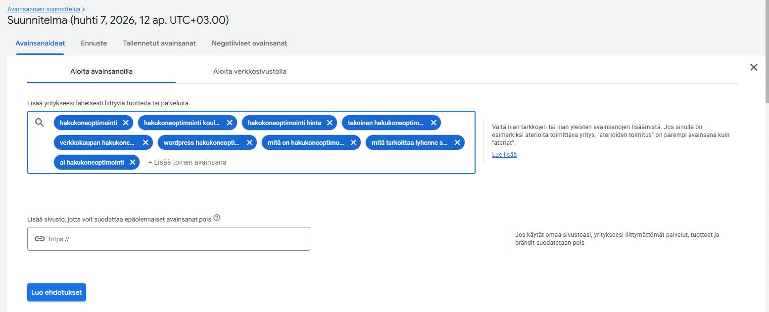 Google Keyword Planner: seed-avainsanojen syöttäminen. Hakukentässä Autocomplete- ja People Also Ask -hauista kerätyt termit: hakukoneoptimointi, hakukoneoptimointi koulutus, hakukoneoptimointi hinta, tekninen hakukoneoptimointi, verkkokaupan hakukoneoptimointi ja muita.